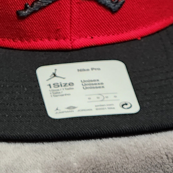 JORDAN Red / Black Snap Back Hat - Picture 4 of 4